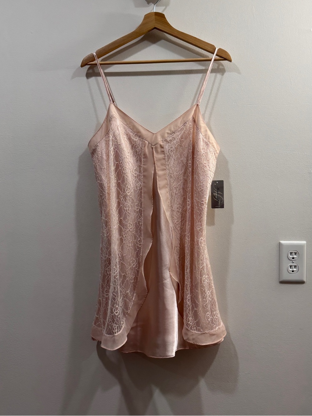 NWT Morgan Taylor Intimates Blush Lace Chemise M